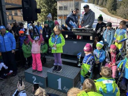 Smučarke in smučarji zaključili sezono (11)